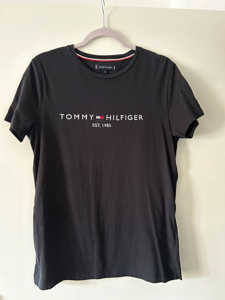 Org.Tommy Hilfiger T-Shirt in Gr.M in Düsseldorf