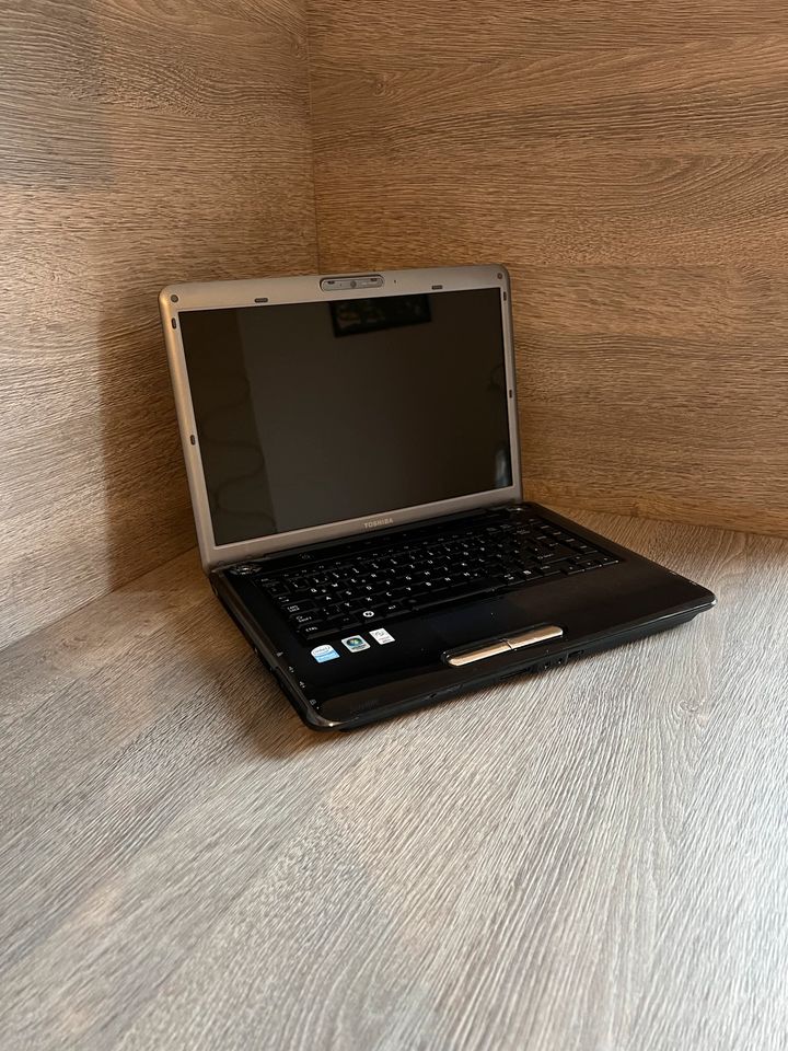 Toshiba Satellite A300 1R2 System Unit in München