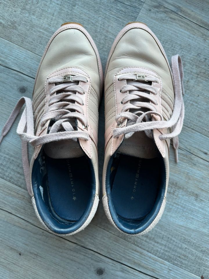 Tommy Hilfiger Damenschuhe Sneaker rosa Gr 39 in Öhringen