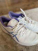 Sneaker Oasics Halllenschuhe Turnschuhe Gr. 41,5 Bayern - Gundremmingen Vorschau