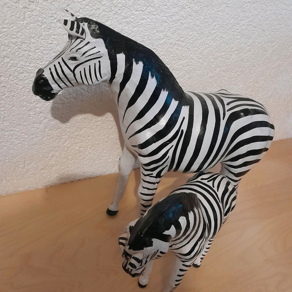 Zebra / Deko aus Pappmache in Wallichen