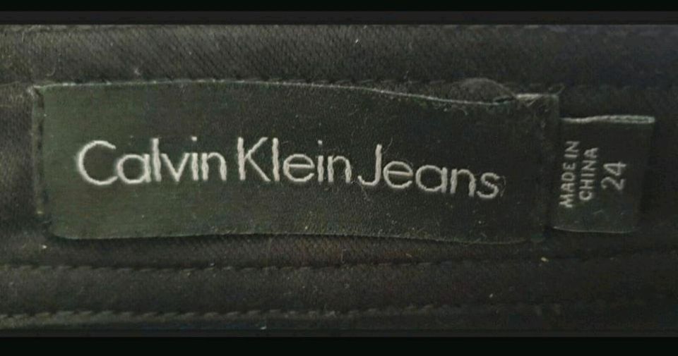 Calvin Klein Jeans Kunstleder Hose Damen Größe XS in Wetzlar