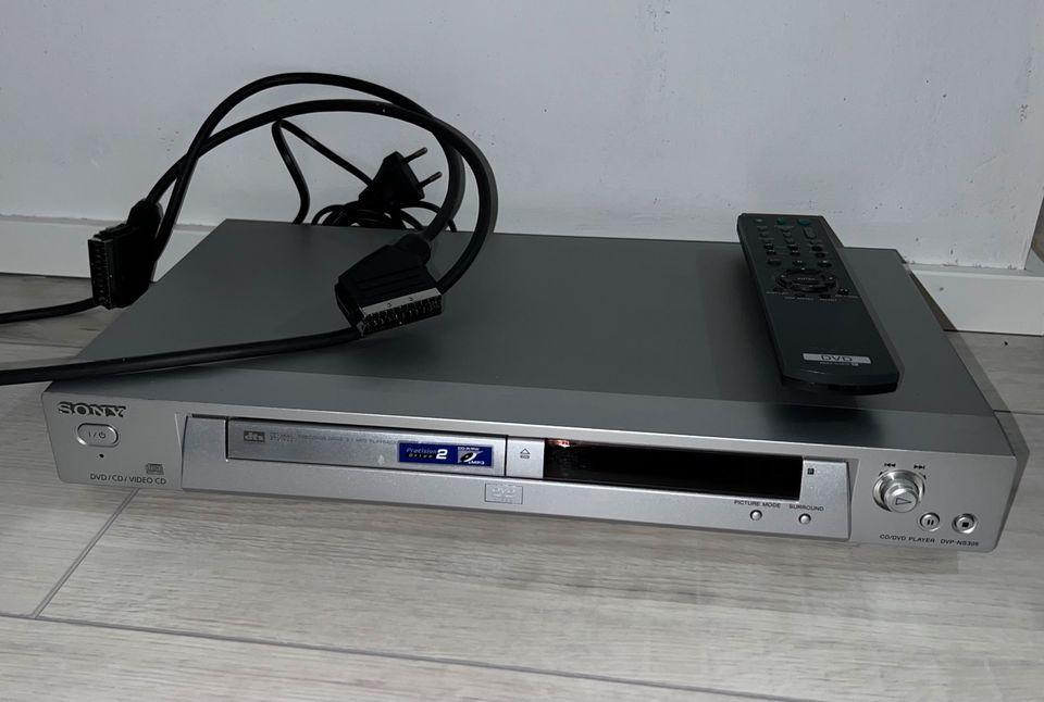 Sony DVD/CD Player mit Fernbedienung und Scart Kabel in Flein