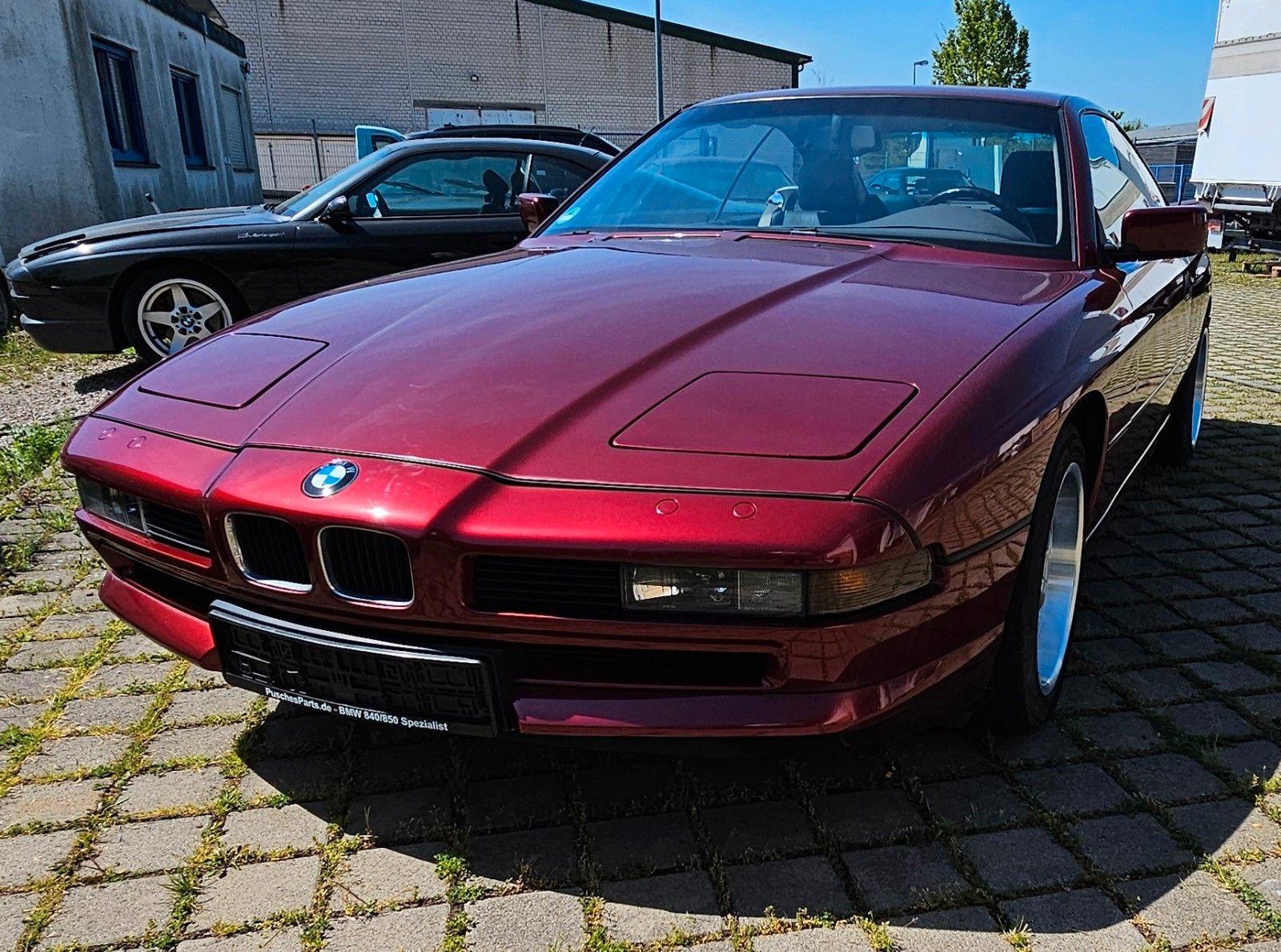 Abbildung des Autos BMW 850Ci in Calypsorot-…