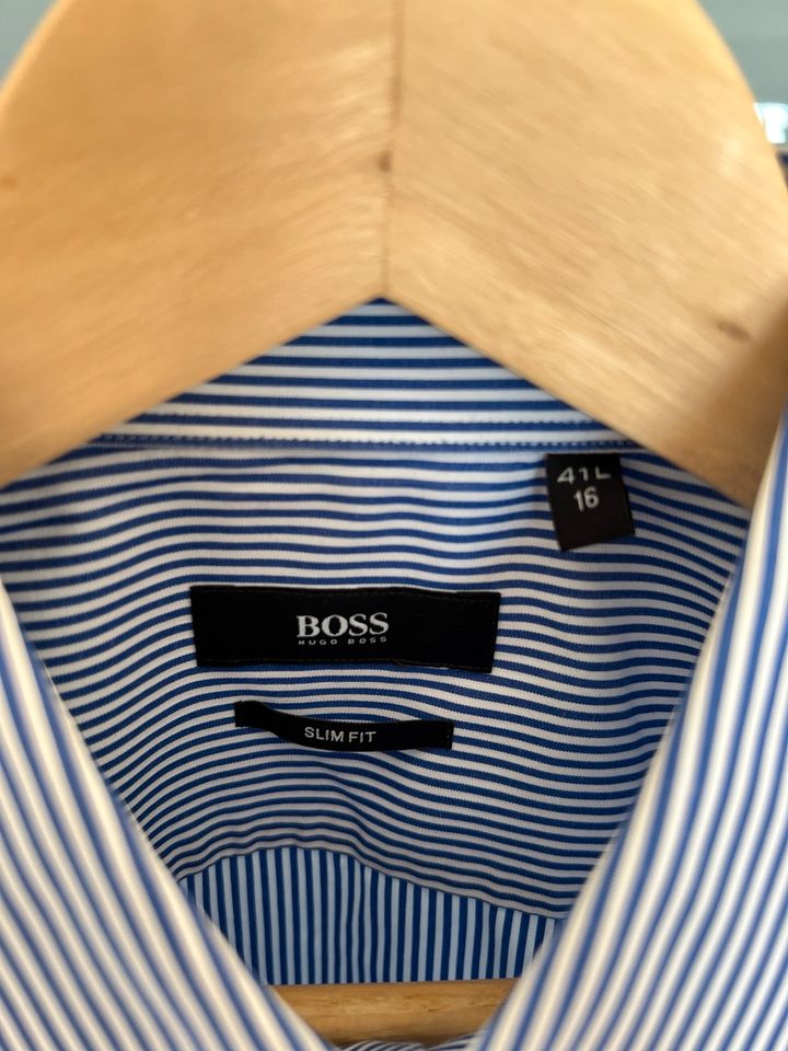 Hugo Boss Hemd Slimfit 41 mit extra langem Arm blau/weiß gestreif in München