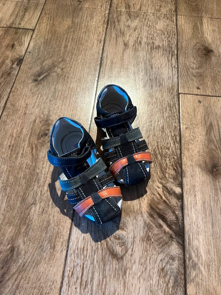 Sandalen Größe 24 Kinder Schuhe in Magdeburg