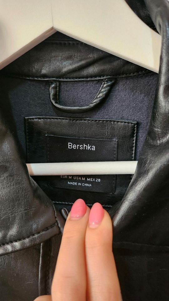 Bershka Leder Hemd in Berlin