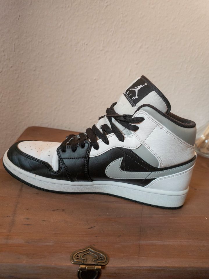 Nike Jordan 1 Mid White Shadow 44 in Nürnberg (Mittelfr)