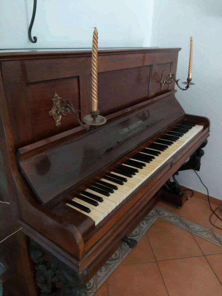 Altes dekoratives Klavier vor 1875 Klavierbauer Rohlfing in Borken