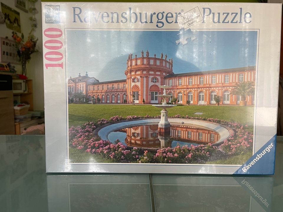 Diverse Puzzles (leuchtend, Ajax Amsterdam, Biebricher Schloss…) in Taunusstein