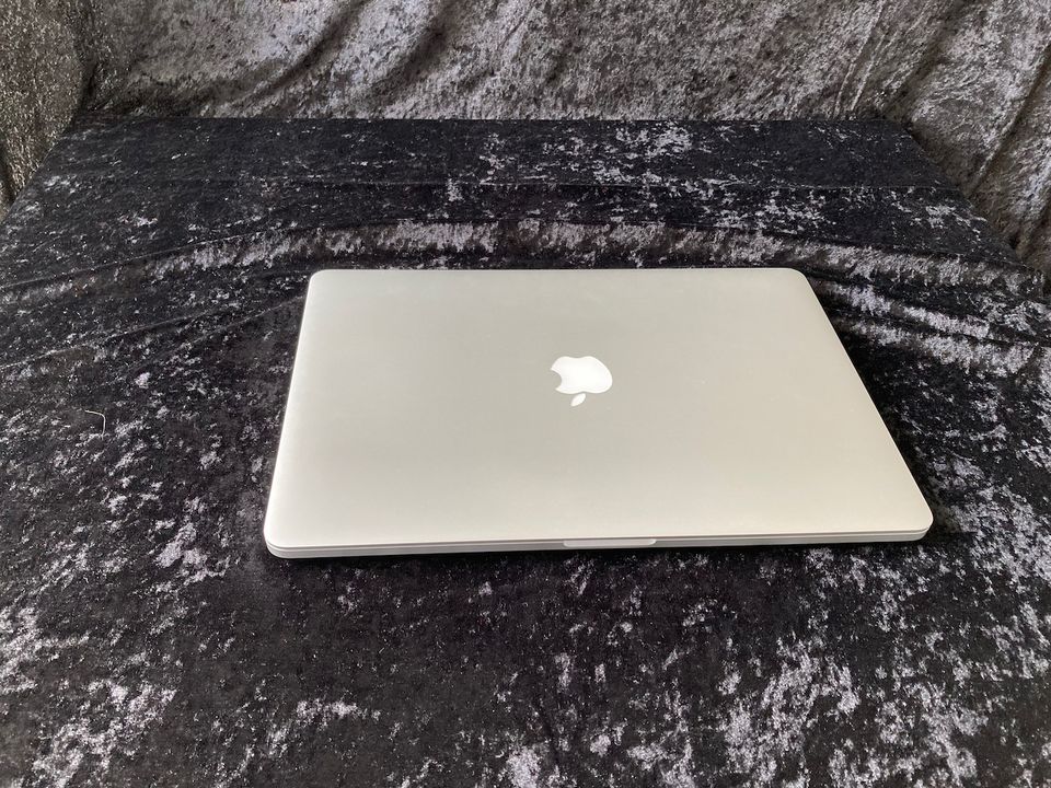 MacBook Pro 15‘‘, 2,4 GHz, i7, Anfang 2013, 256 SSD, 8GB Speicher in Burgdorf