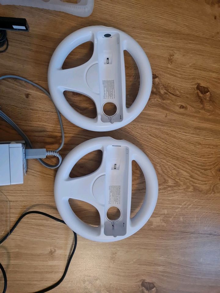 Wii Konsole Nunchuck 2 Motion Plus 1 Controller Spiel Sports in Heßles