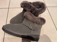 Lammfell-Boots Damen Gr. 38 NEU !!! Nordrhein-Westfalen - Bönen Vorschau