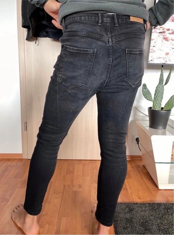 Pull & Bear schwarz Jeans Herren 40 in Bad Endorf