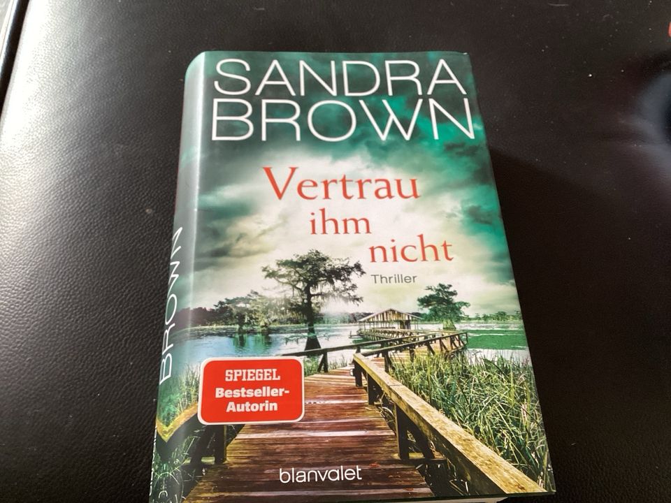 Sandra Brown - Vertrau ihm nicht in München