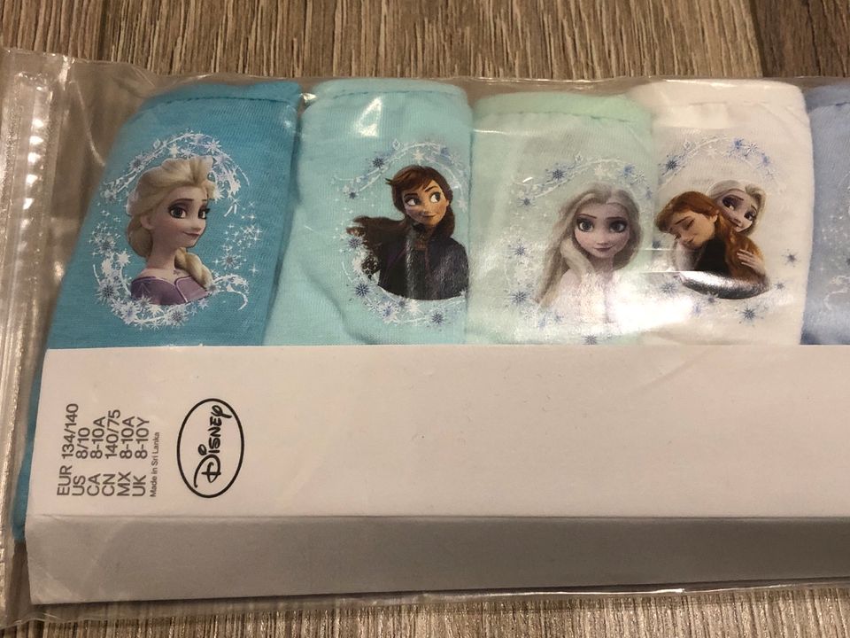 Slips (7 Stück) Disney Frozen von H&M für Mädchen Gr. 134/140 in Berlin