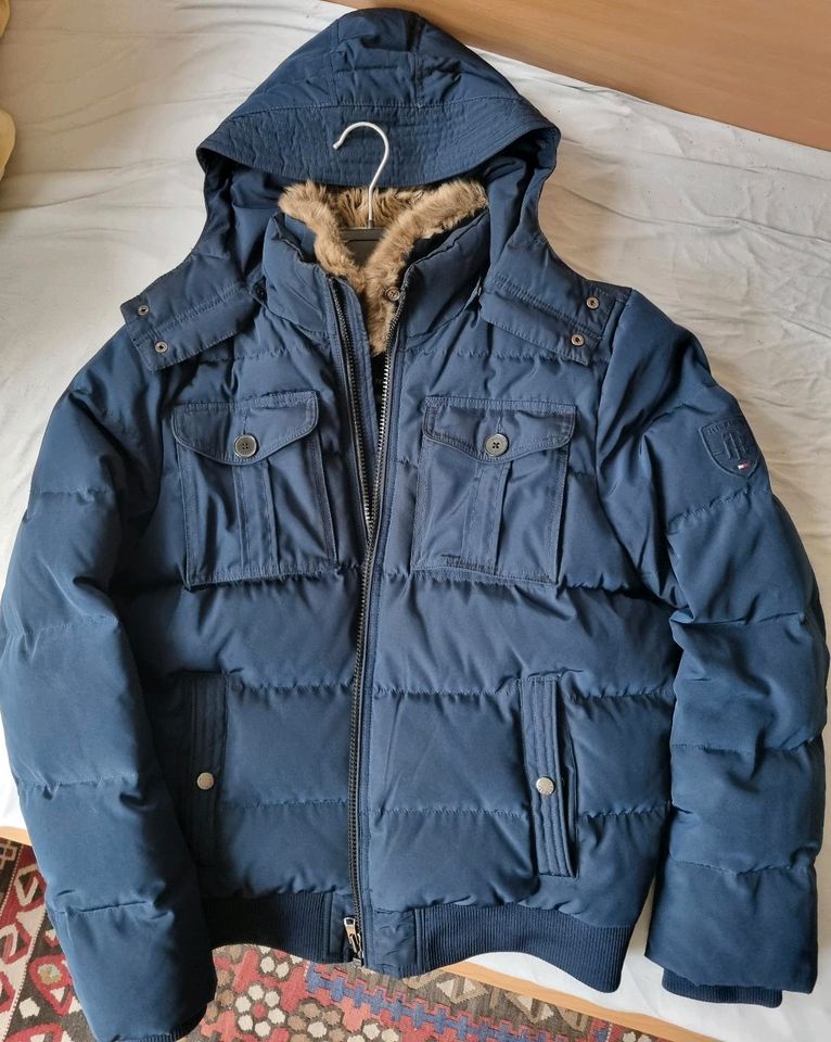 Winterjacke Tommy Hilfiger Daune Größe L in Würzburg