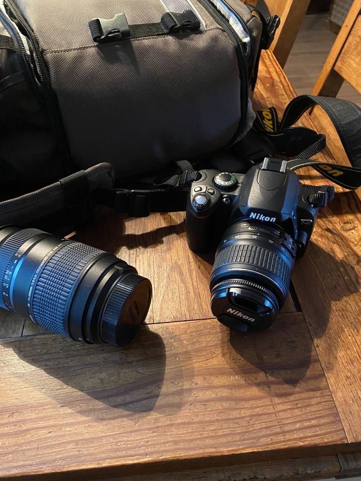 Nikon D40 Spiegelreflexkamera mit Zubehör in Rüsselsheim