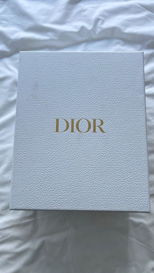 Dior Karton in Düsseldorf