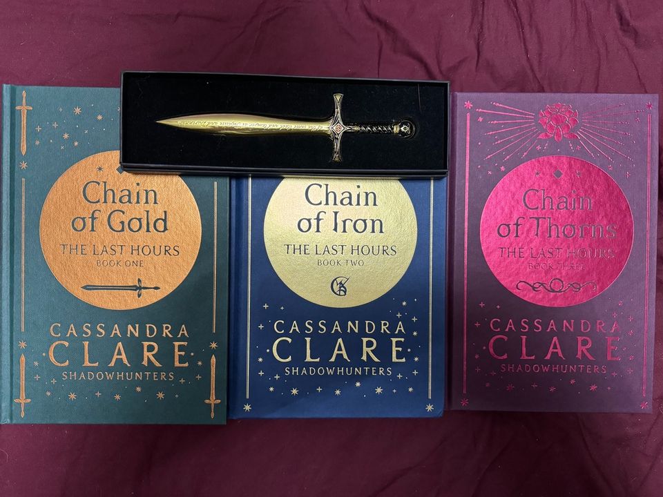 Illumicrate Chain of Gold | Iron | Thorns Bücher + Cortana in Ismaning