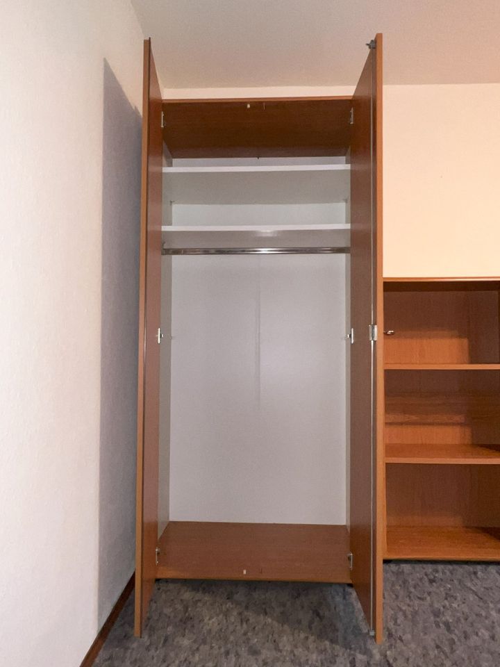 Kleiderschrank, schöne hochwertige Kirschbaumoptik in Gönnheim