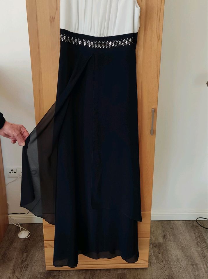 Abendkleid, Thronkleid, festliches Kleid in Dörpen