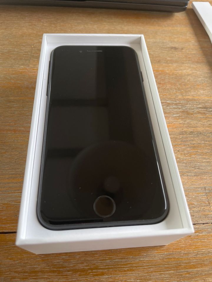 iPhone 7 32 GB schwarz in Ketsch