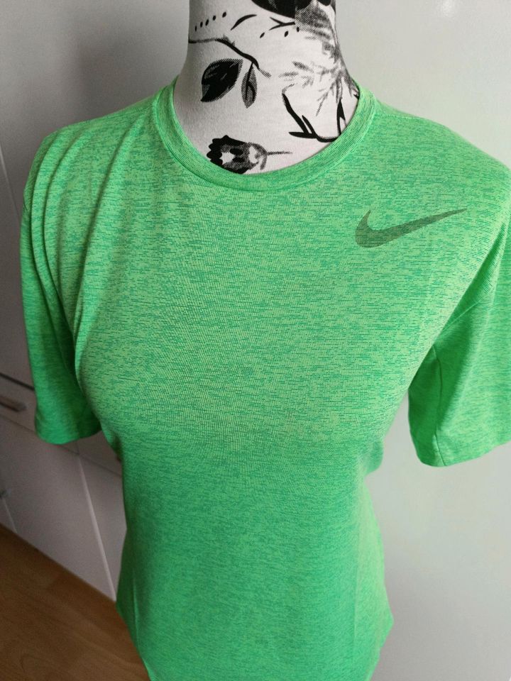 Nike Dri-fit gr M Top Zustand in Rodgau