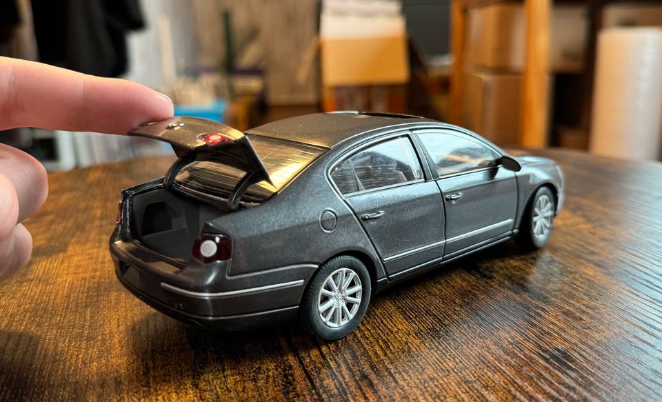 Gartex 1:24 VW Volkswagen Passat B6 Limousine Modellauto grau in Alsbach