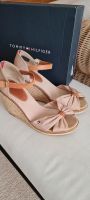 Tommy Hilfiger Wedges, Gr.40, beige,wenig Gebrauchsspuren, NP 90 Nordrhein-Westfalen - Eschweiler Vorschau