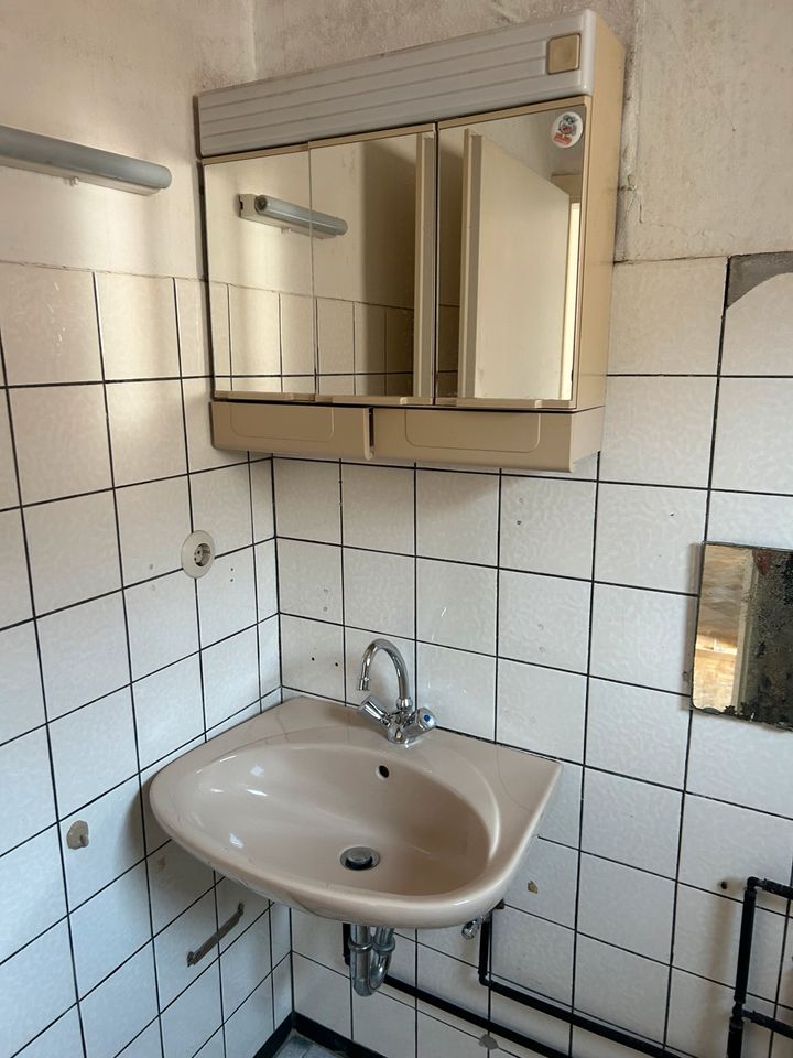 Badewanne und Waschbecken in Hechingen