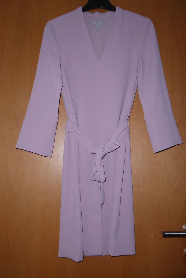 Schönes Kleid, H&M, Gr. 32 in Adlkofen