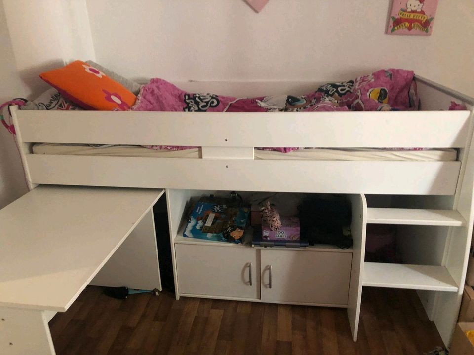 Kinder Hochbett mit Schreibtisch und lattenrost in Duisburg