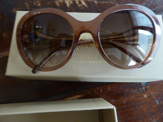 Sonnenbrille von " Burberry" NEU in Wiesbaden