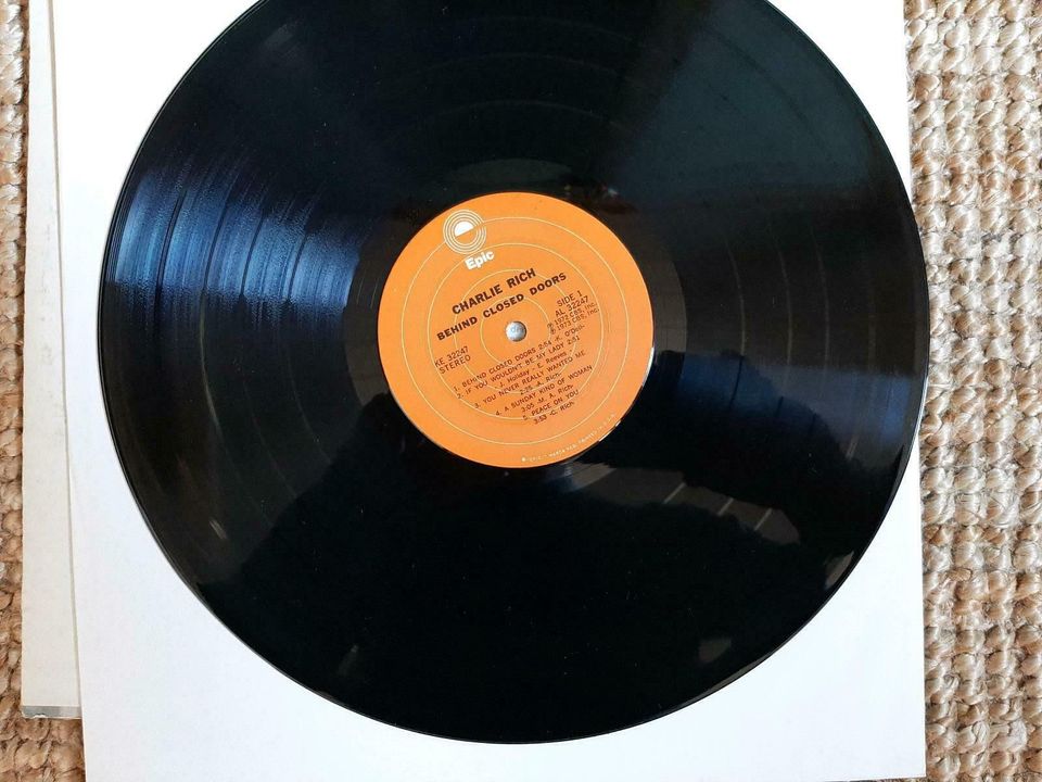 Vinyl LP: Charlie Rich: Behind Closed Doors / Rock'n'Roll in Biebergemünd