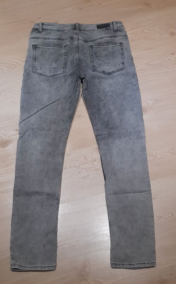 Jungen Jeanshose Größe 176 in Bautzen