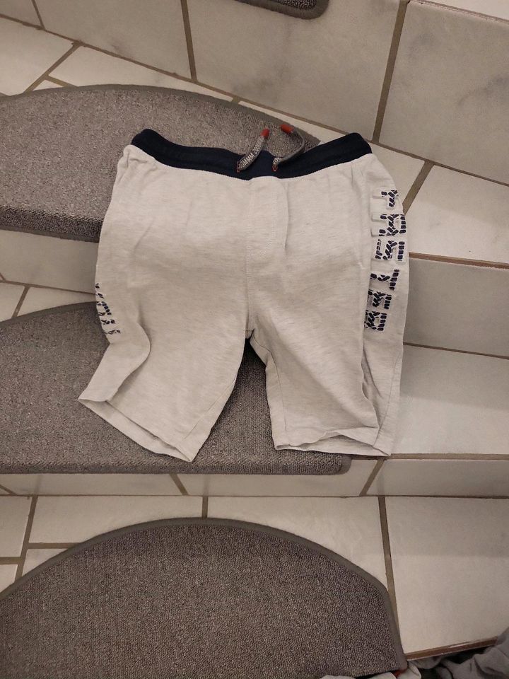 8 x Jungen Shorts 134 140 in Neunkirchen