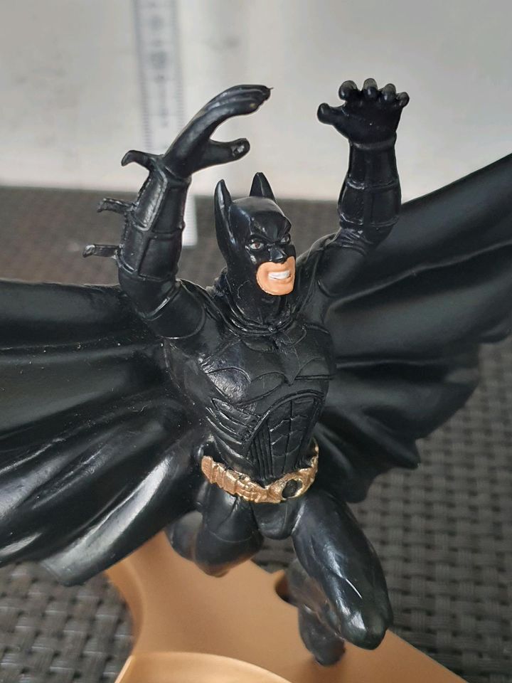 Batman The Dark Night 5 Actionfigur DC Comics Bully in Vilshofen an der Donau