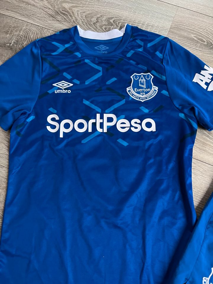 Everton Trikot Set S Hose Stutzen Premier League Fußball Männer in Cappel