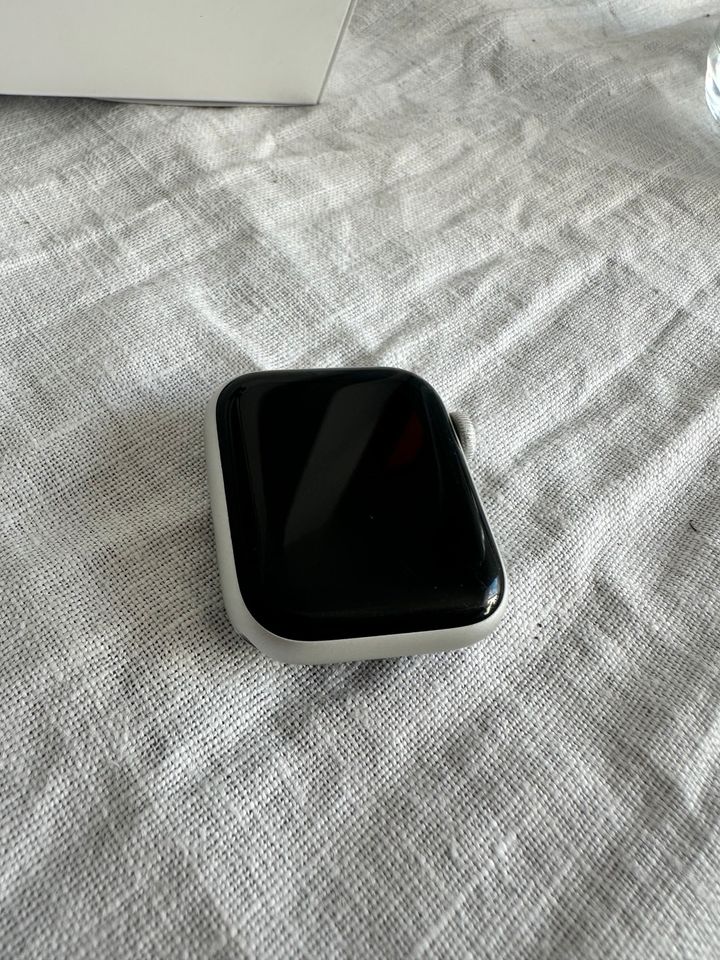 Apple Watch 5 40mm Silber mit OVP *Bastler* in Erfurt