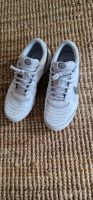 Nike Tennis Turnschuh Sneaker Court weiß Damen Gr. 39 München - Bogenhausen Vorschau