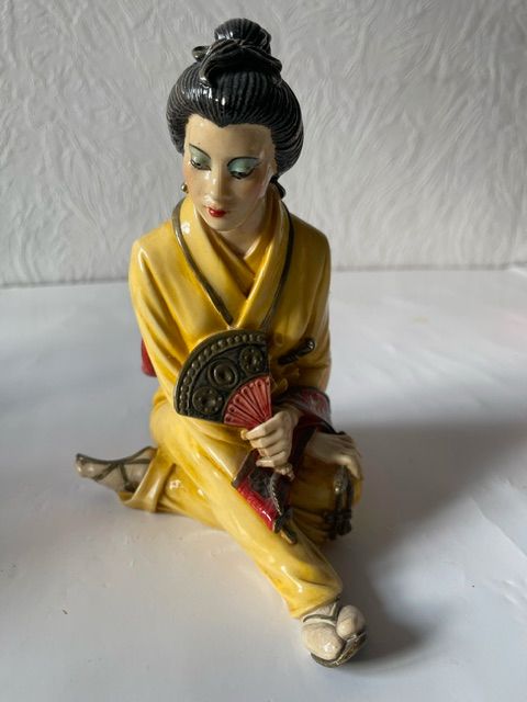 Geisha sitzenend 18 cm in Berlin