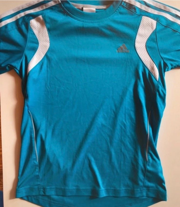 Blaues Sportshirt von Adidas Größe 152 Neu in Rostock