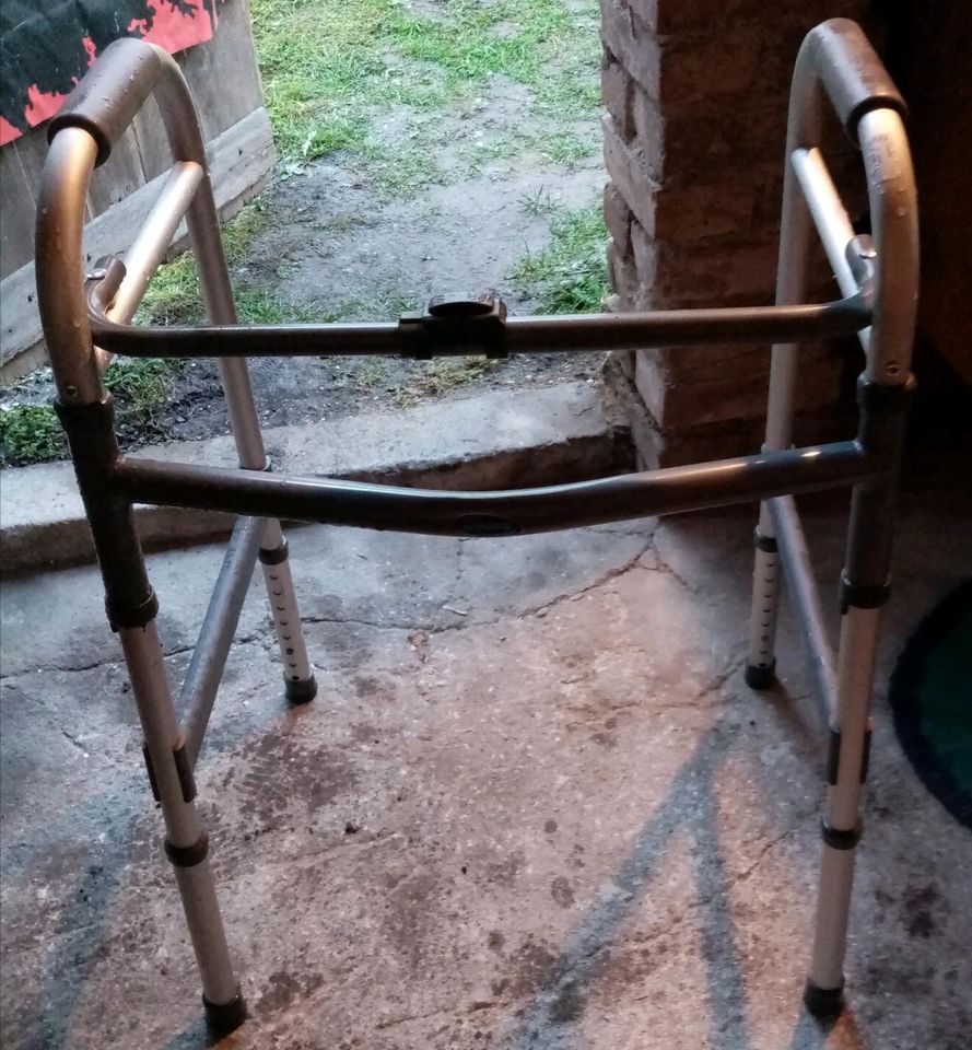 Invacare Gehgestell P409, faltbar  (0) in Eisenach