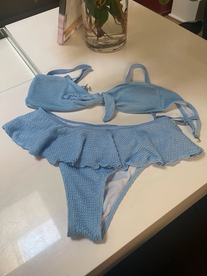 BIKINI BANDEAU VOLANT  HELLBLAU GR L 40 -42 neuwertig in München