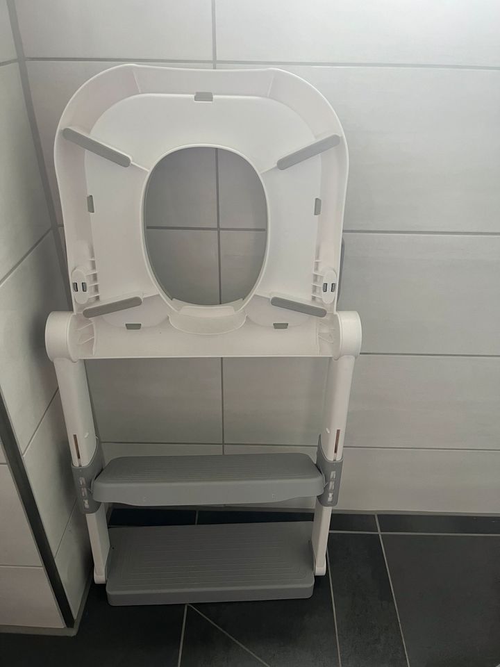 Kinder Toilettensitz mit Klappleiter Hohenverstellbar in Braunschweig