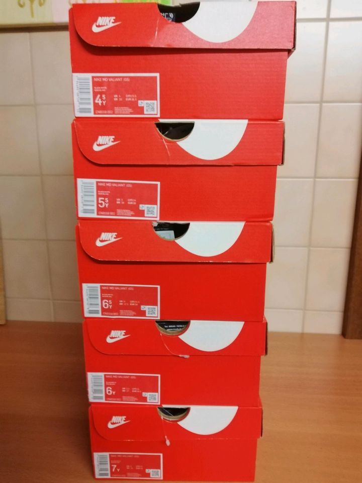 Neue Nike Schuhe Gr. 36,5 in Priesendorf