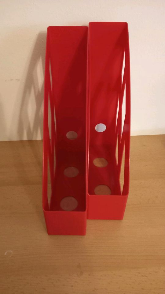 2 NEUWERTIGE rote Stehsammler mit Etikett, Aufbewahrungsbox, Büro in Königsbach-Stein 