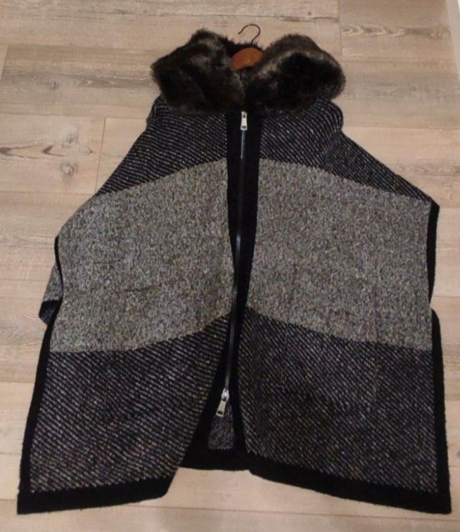 Zara Knit Poncho Cape Weste Kunstfell Gr. S in Wandsbek - Gartenstadt |  eBay Kleinanzeigen ist jetzt Kleinanzeigen