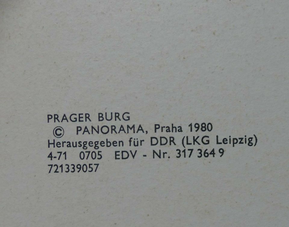 Prager Burg; Mappe von 1980 mit 25 Bildkarten in Olching